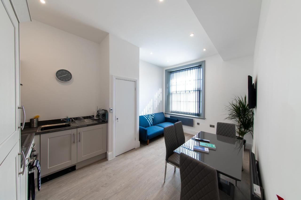 16 Queen Avenue City Centre Serviced Apartment W Free Parking Liverpool Zewnętrze zdjęcie